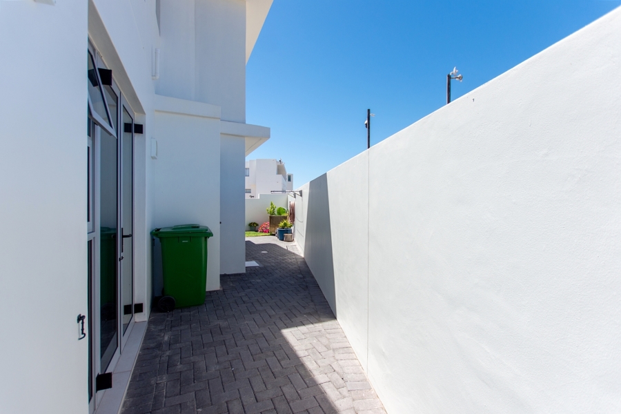 5 Bedroom Property for Sale in Paradise Beach Western Cape